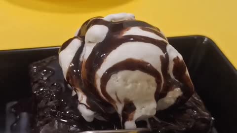 Chocolate Brownie with ice cream 🤤🤤❤️❤️😋😋