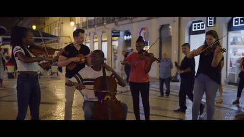 YouTuber Performs Despacito With Strangers on a Street in Portugal