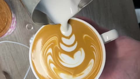 鬱金香拉花 Tulip Latteart