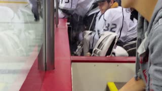 NHL star Jonathan Quick sneaks autograph mid-game