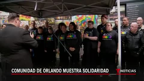 Comunidad LGBTQ en Florida honran a víctimas de tiroteo en Colorado Springs _ Noticias Telemundo