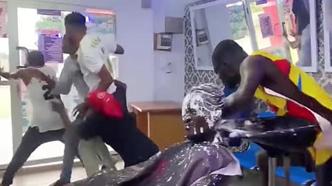 Foreign funny videos, funny everyday of barber shops