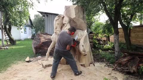 Perfect chainsaw wood carving