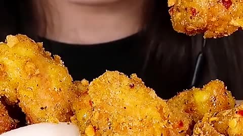 Fried Chicken #zoeyasmr #zoeymukbang #bigbites #mukbang #asmr #food #먹방 #틱톡푸드 #friedchicken #favorit