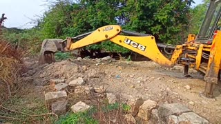 JCB rear boom lift working