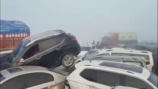 Over 200 cars crash on Zhengzhouon bridge in China (VIDEO)
