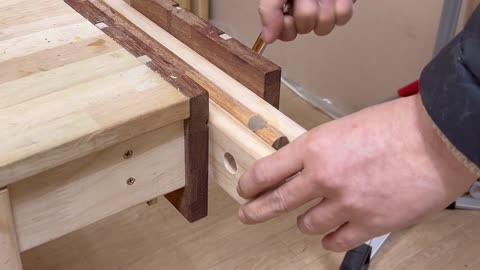 Castle common table using a router and drill column