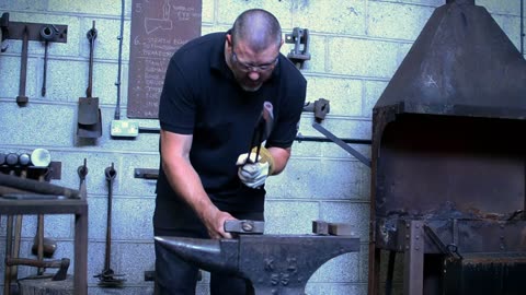 Blacksmithing : Forging a Hudson Bay Pattern Camp Axe
