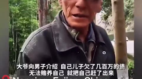The poignant story behind a scavenging elderly person in Communist China