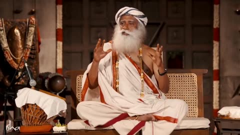 Algo fenomenal puede ocurrir cuando cumples 33 años | Sadhguru