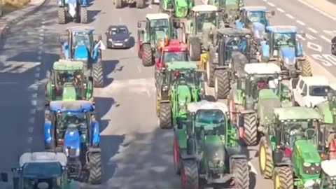 Farmers protest in Spain is continuing. Thousands of tractors out protesting against Socialism