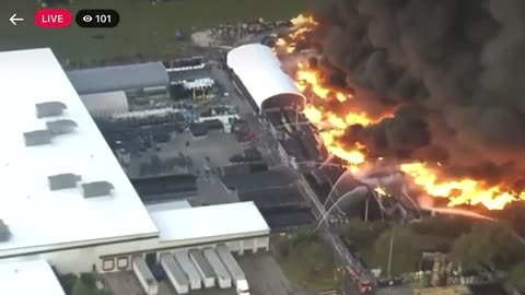 BREAKING: Massive 5 acre fire has broken out at plastic plant Kissimmee, Florida