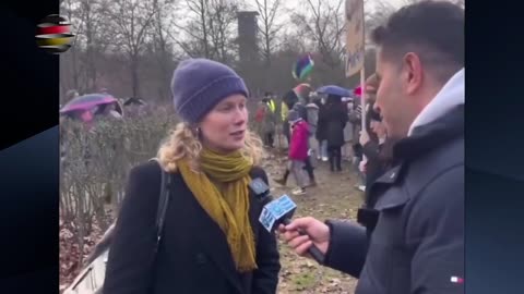 Interview bei „Demo gegen Rechts“: #Migrant zerlegt links-woke Trulla!