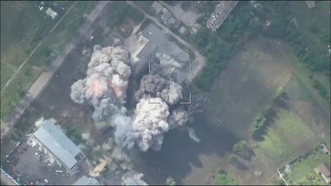 Russian FAB-3000 with UMPK strikes Ukrainian positions in the village of Lipsty