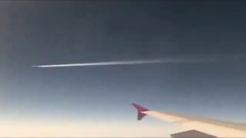 ⚠️ Unidentified object splits two commercial airliners mid flight… WATCH IT SLOWED DOWN