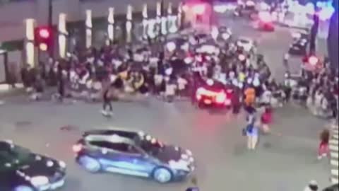 ABC 7 CHICAGO | Footage shows large Old Town Chicago crowd gathered on North Side