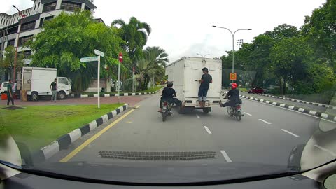 Lorry Pushed by Motorbikes