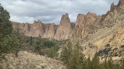 Central Oregon – Smith Rock State Park – Awesome High Desert Canyon – 4K