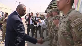 US defense secretary visits troops in Jordan