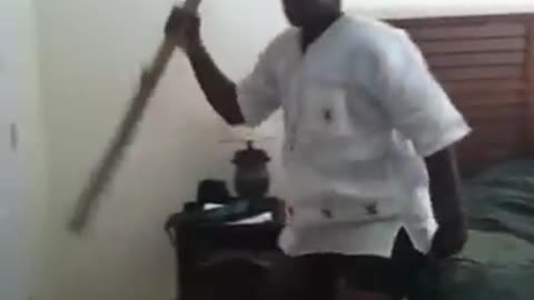 6 second Videos How a normal african wakes up