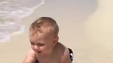 Funny baby . / funny000143