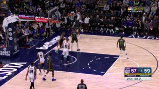 Barnes BUZZER-BEATER 3! Kings lead at halftime vs. Timberwolves