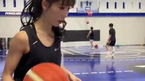 Basketball 🏀cute gurl funny playing fail😂