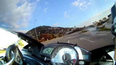 Lamborghini Vs Yamaha R1 - Who Wins?