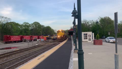 Enjoying the Outdoors: Train Lashup Spotting in Perfect Weather!