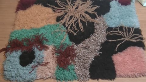 Creative Upcycling: Crafting a Nature-Inspired Rug from Recycled Yarn