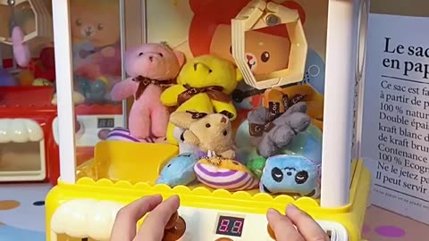 Experience the thrill of winning! Play Mini Claw Machine, the ultimate doll-catching game! ??