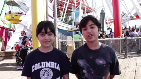 Newton's laws of motion in the amusement park (The Science Kids Physics #1)
