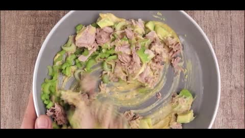 Easy Keto Lunch Ideas – Curry-Spiked Tuna and Avocado Salad