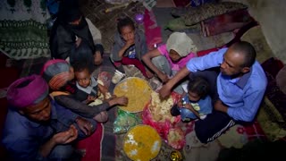 Yemeni family live in empty shop as war drags on