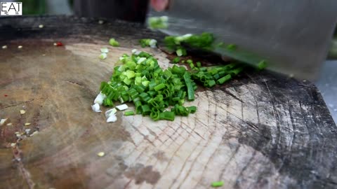 No matter how spicy it is, fried bullfrog with chili is addictive. Crucian carp