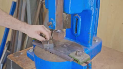 How to easily make Hinges - including the Jig - using Basic Tools3