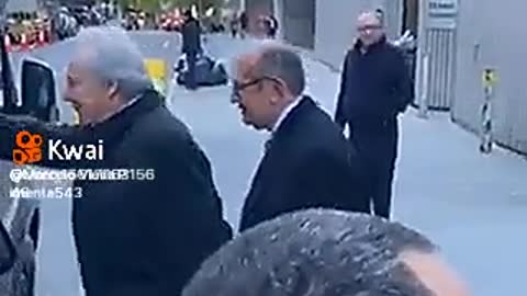 Alexandre de Moraes é xingado e caga nas calças com medo de ser agredido