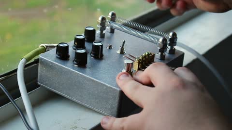 Earburst Audio Hybrid Echo Piezobox/Guitar Pedal