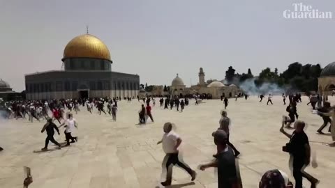 Palestinians and Israeli police clash at Jerusalem's al-Aqsa mosque hours after Gaza truce