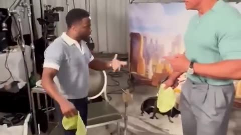 Kevin Hart& the Rock try the tortilla challenge