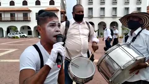 Protesta en contra de concurso de mérito