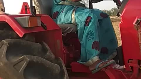 Tractor sikhhate huai