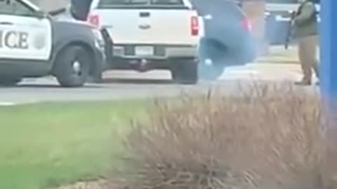BYSTANDER VIDEO: Hutchinson MN Police Officer Assaulted During Traffic Stop