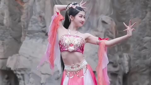 Exotic Dunhuang dance at Longmen Grottoes, Henan