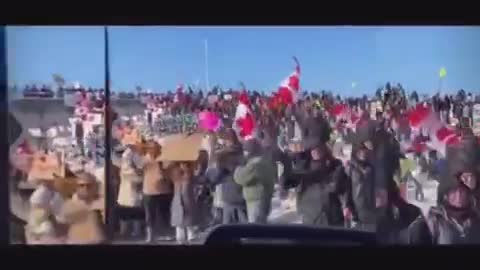 The best video I've seen on the freedom convoy. Truly beautiful to witness We the People rise up against the elite and their tyranny. 🇨🇦🚚🚚