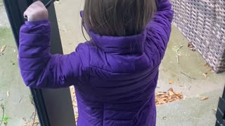 Kid see snow for the 1st time