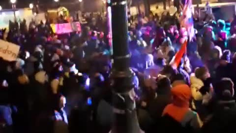 Manifestation camions Québec - les gens fêtent en LIBERTÉ