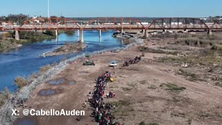 Illegal Immigrants Line Up By The Hundreds At Eagle Pass To Cross The Border