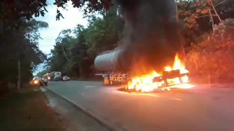 Incendio Carrotanque vía Barrancabermeja - Bucaramanga