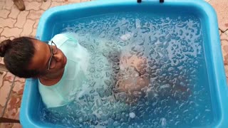 Baños de hielo para combatir el calor y el estrés en Dubái